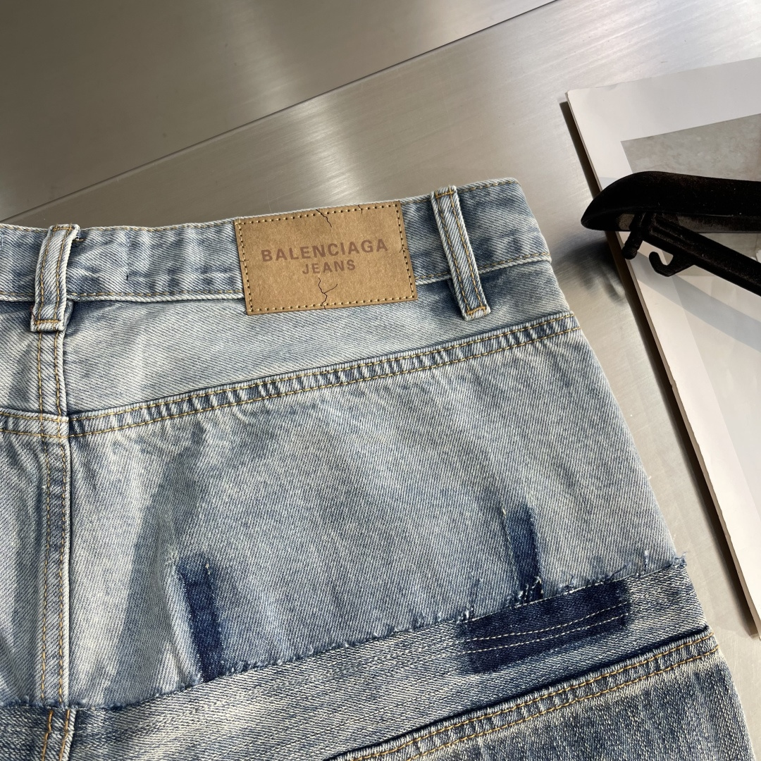 -Balenciag 拼接口袋牛仔裤定制缎蓝赛洛纺牛仔绮料 质感十足 舒适贴肤 以色彩的渐变与碰撞为核心