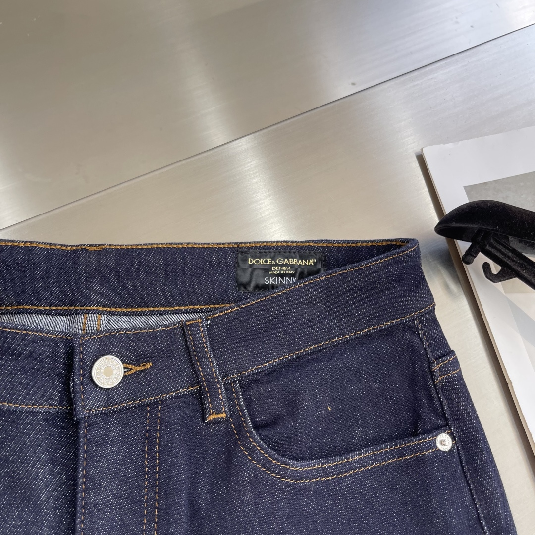 -DG 2025fw新品牛仔裤，水洗处理自然不易变形脱色、立体剪裁完美塑形面料质舒适柔软随意搭配、舒适代