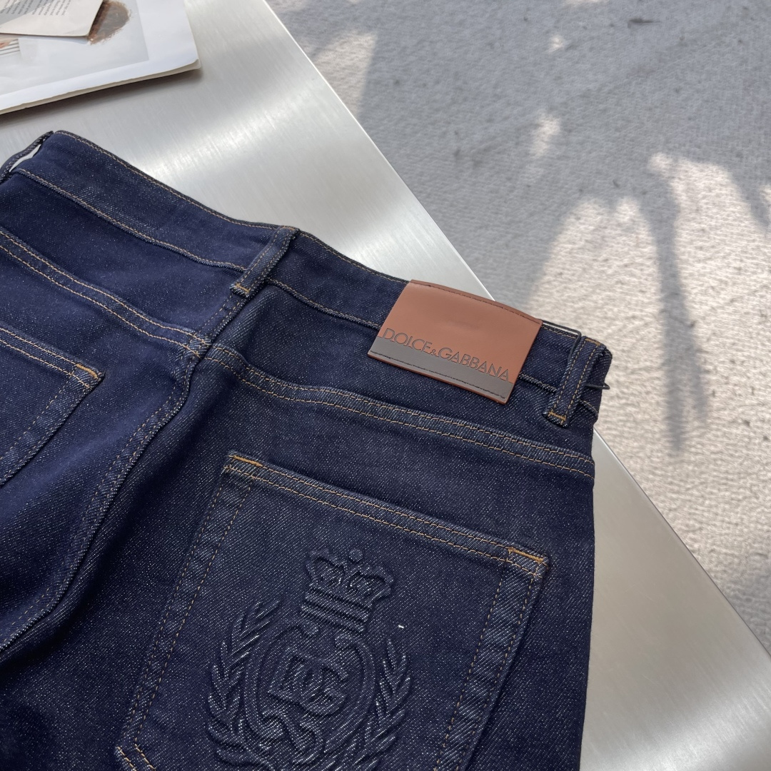 -DG 2025fw新品牛仔裤，水洗处理自然不易变形脱色、立体剪裁完美塑形面料质舒适柔软随意搭配、舒适代