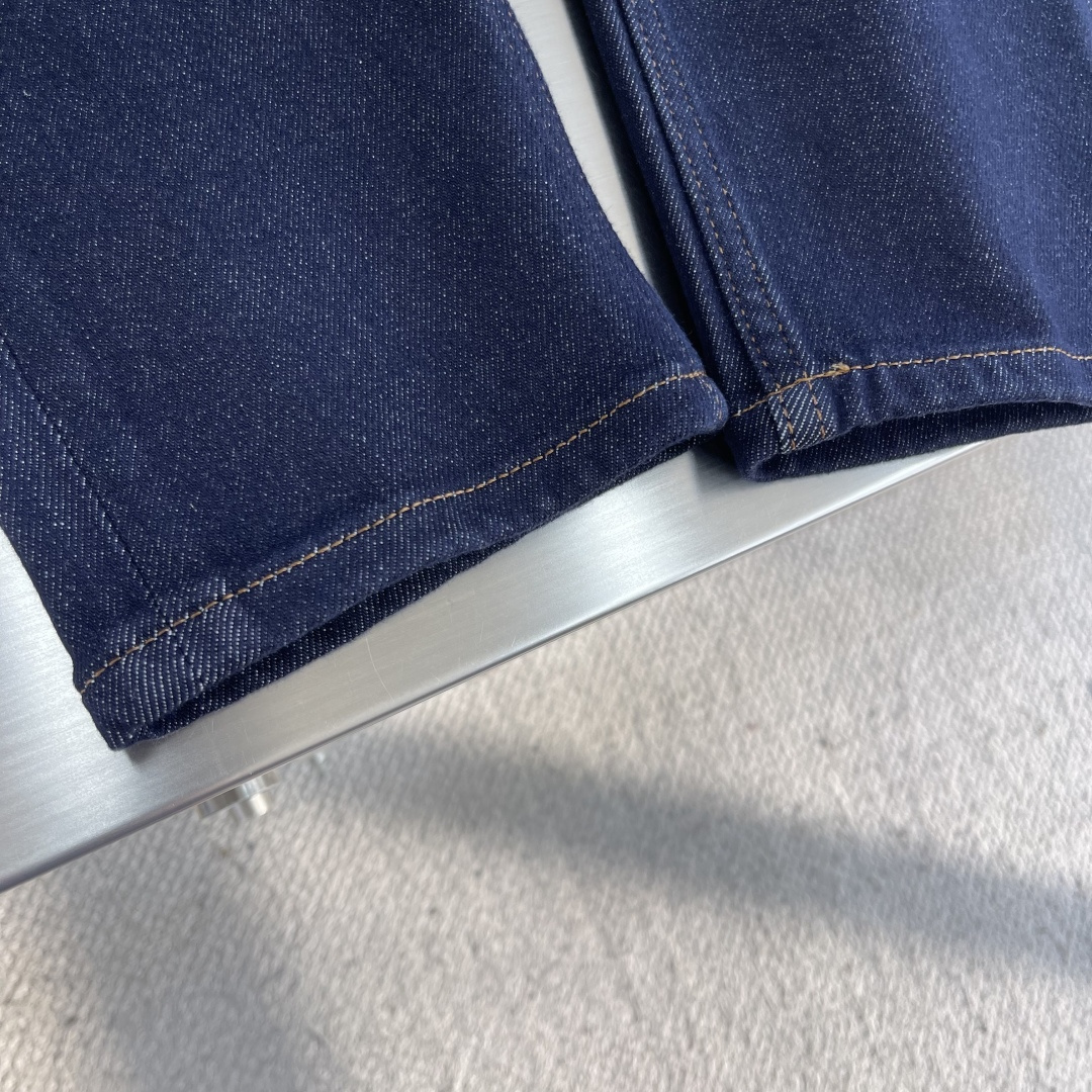 -DG 2025fw新品牛仔裤，水洗处理自然不易变形脱色、立体剪裁完美塑形面料质舒适柔软随意搭配、舒适代