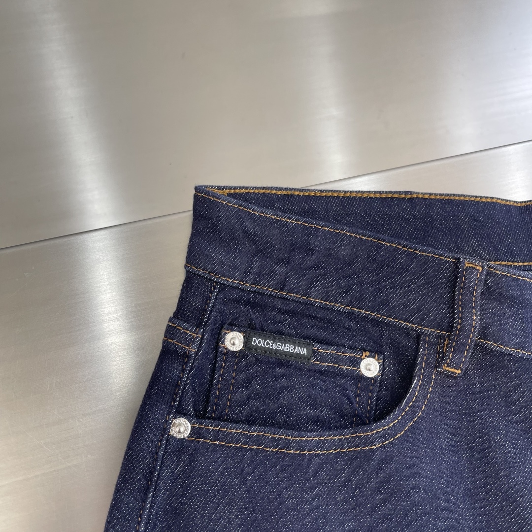 -DG 2025fw新品牛仔裤，水洗处理自然不易变形脱色、立体剪裁完美塑形面料质舒适柔软随意搭配、舒适代