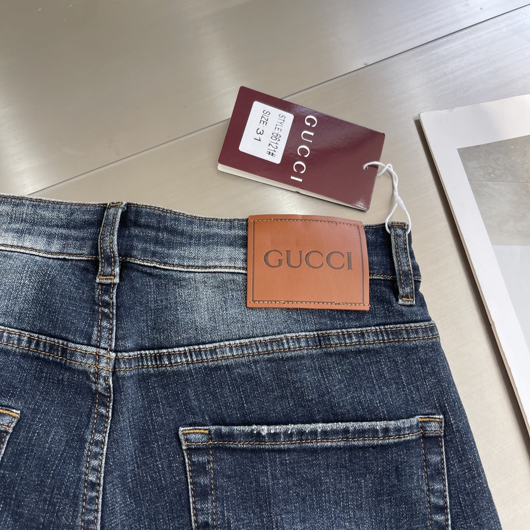 -GUCC 25秋冬男士裤角卷边logo丹宁牛仔裤，官宣画册海报穿搭款！ 客供高级进口的丹宁原色面料，特