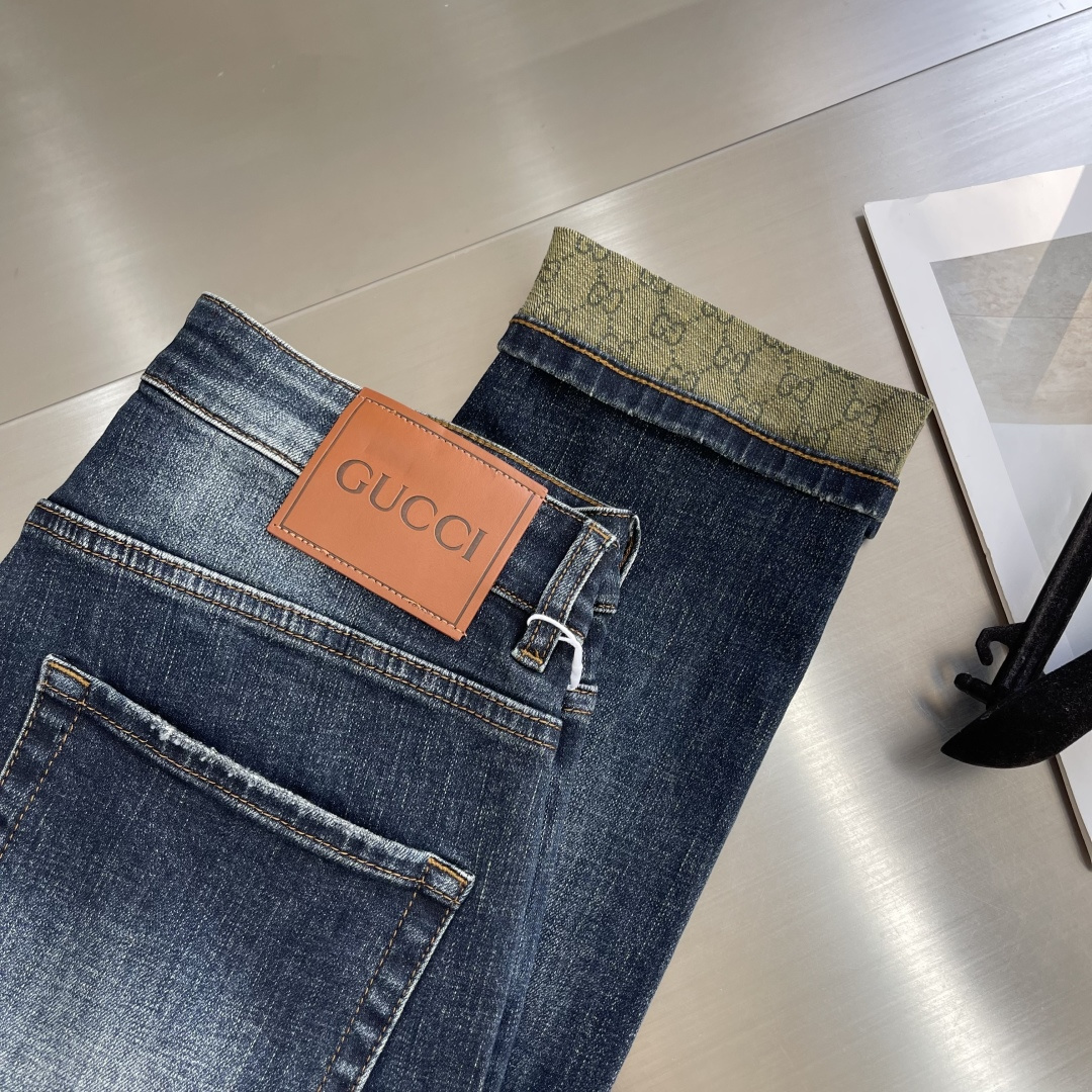 -GUCC 25秋冬男士裤角卷边logo丹宁牛仔裤，官宣画册海报穿搭款！ 客供高级进口的丹宁原色面料，特