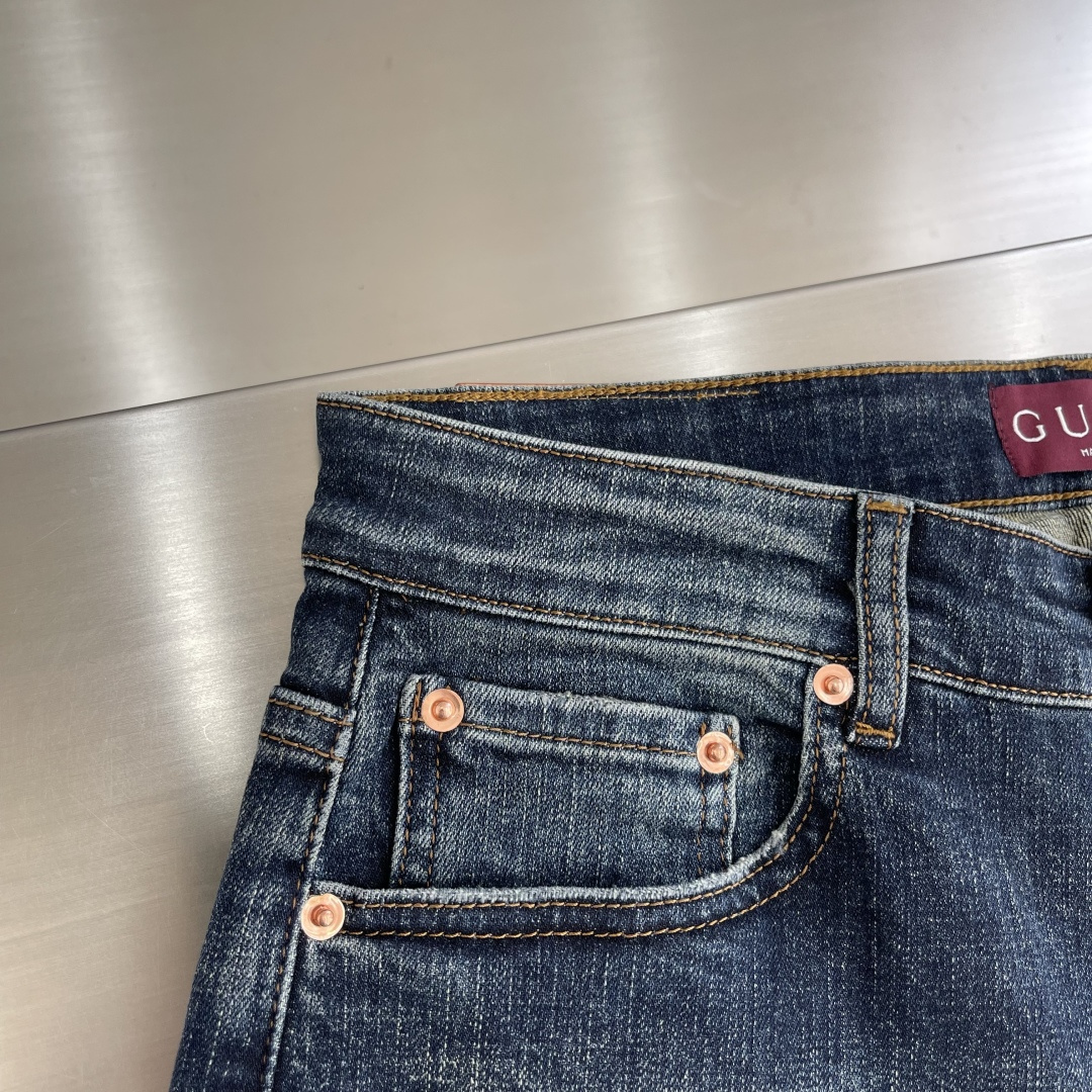 -GUCC 25秋冬男士裤角卷边logo丹宁牛仔裤，官宣画册海报穿搭款！ 客供高级进口的丹宁原色面料，特