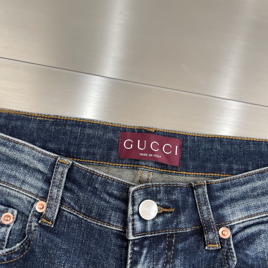 -GUCC 25秋冬男士裤角卷边logo丹宁牛仔裤，官宣画册海报穿搭款！ 客供高级进口的丹宁原色面料，特