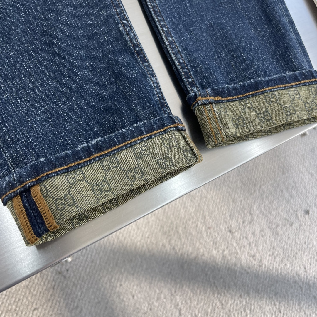 -GUCC 25秋冬男士裤角卷边logo丹宁牛仔裤，官宣画册海报穿搭款！ 客供高级进口的丹宁原色面料，特