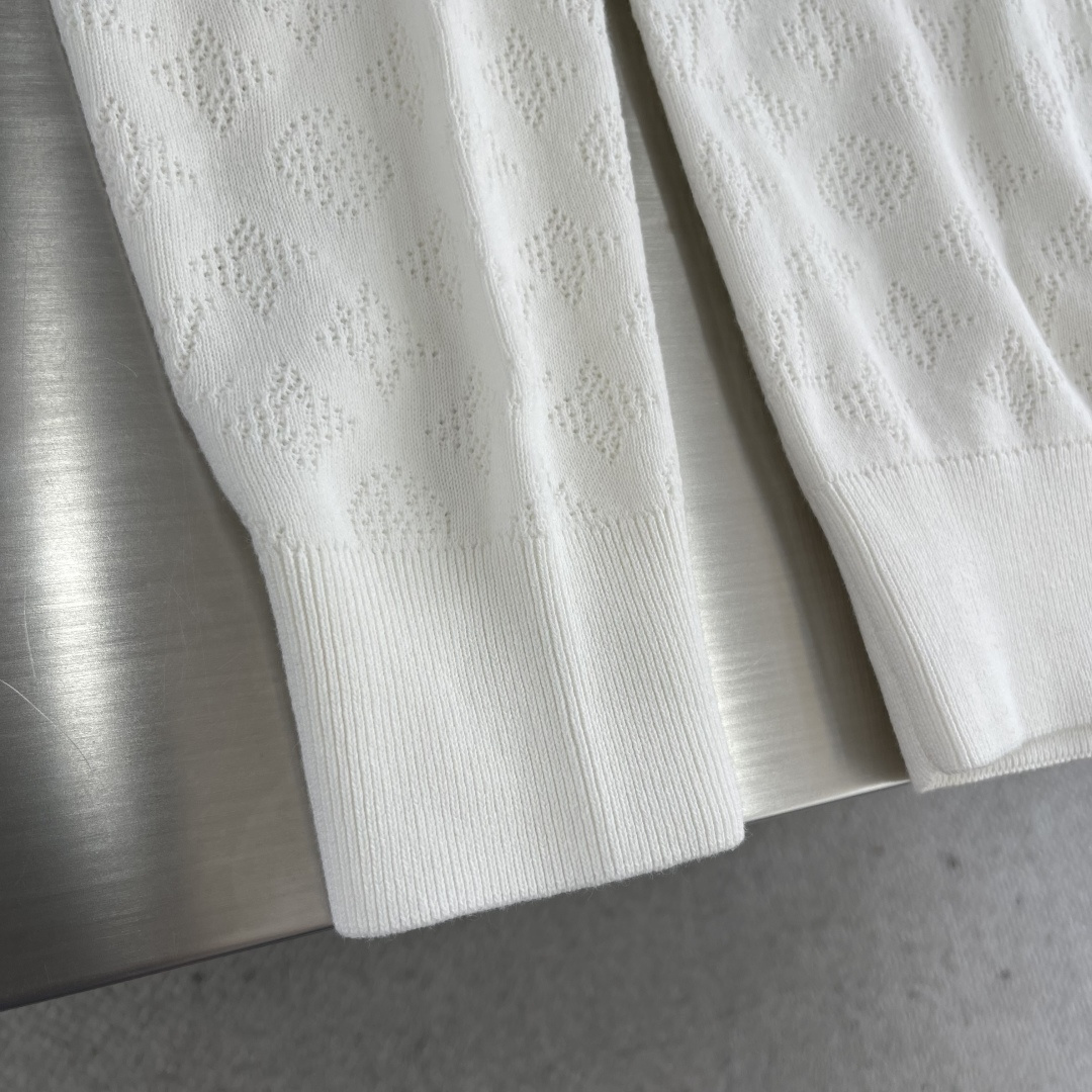 -驴家 2025秋冬系列针织毛衣尺码: M-3XL 微阔版型亲肤柔软 保暖性好 抗起球 上身时尚潮流 🔥