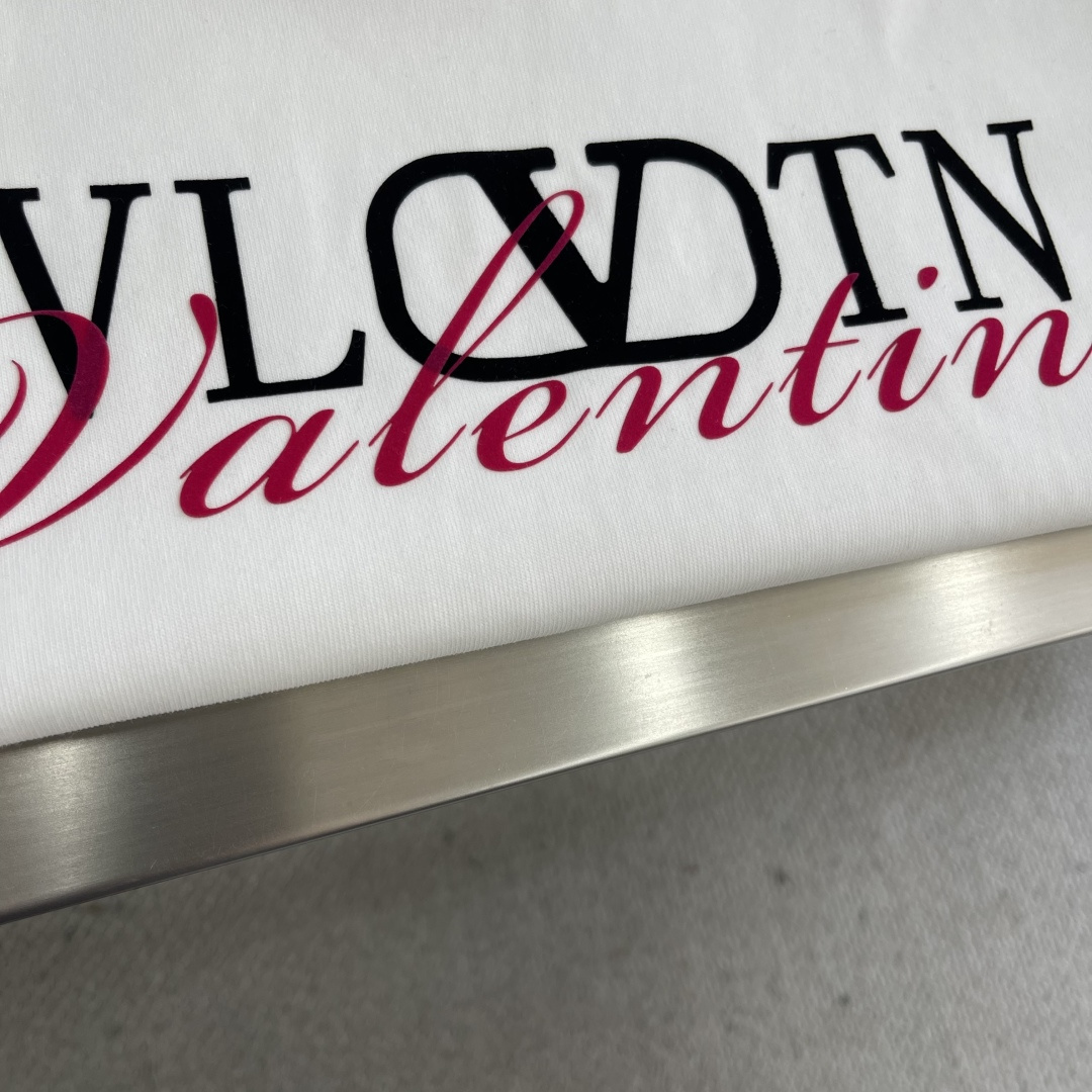 -VLTN 2025秋冬系列长袖打底T恤码数：M-5XL 微阔版型绒感双纱面料，面料表面食毛做磨毛工艺肌