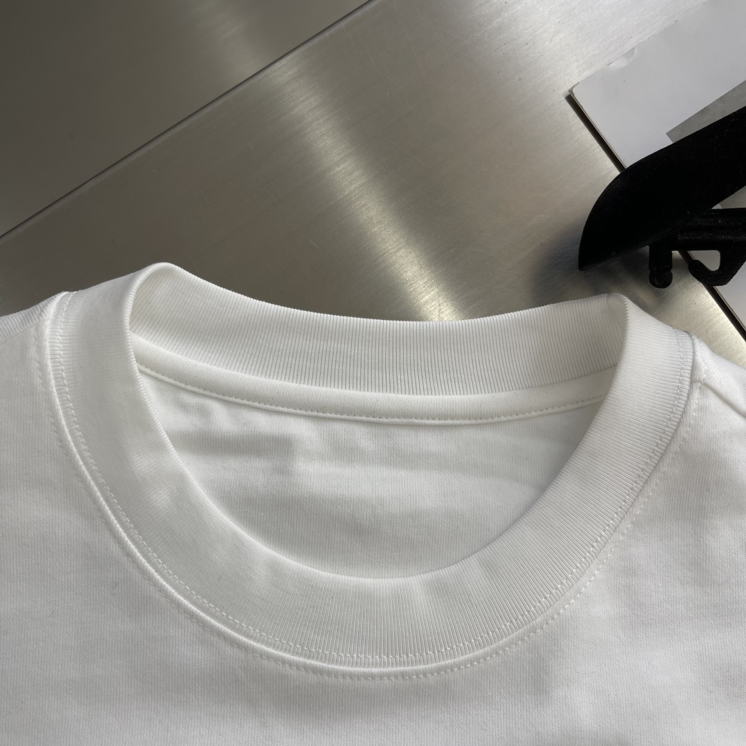 -VLTN 2025秋冬系列长袖打底T恤码数：M-5XL 微阔版型绒感双纱面料，面料表面食毛做磨毛工艺肌