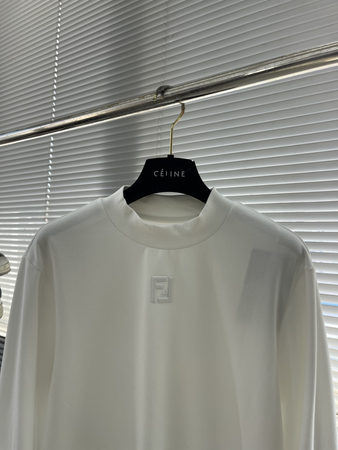 -FEND 2025秋冬系列长袖打底T码数：M-5XL 常规版型抗菌保暖棉。面料布面细腻，延展性强，光泽