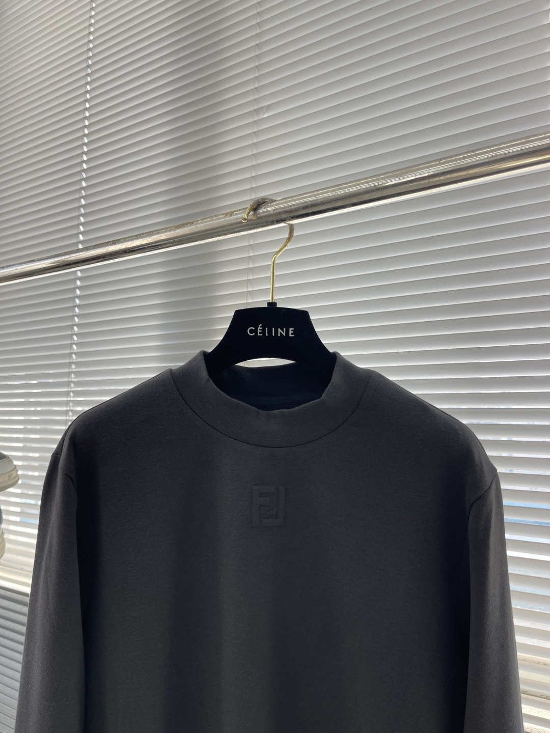 -FEND 2025秋冬系列长袖打底T码数：M-5XL 常规版型抗菌保暖棉。面料布面细腻，延展性强，光泽