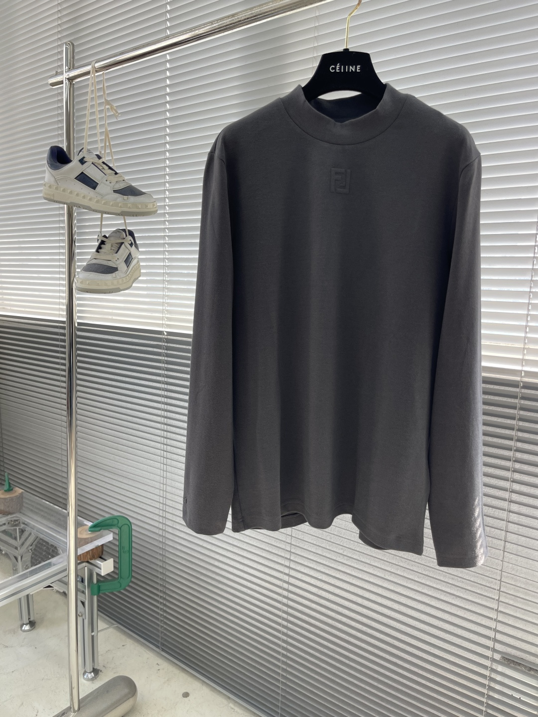 -FEND 2025秋冬系列长袖打底T码数：M-5XL 常规版型抗菌保暖棉。面料布面细腻，延展性强，光泽