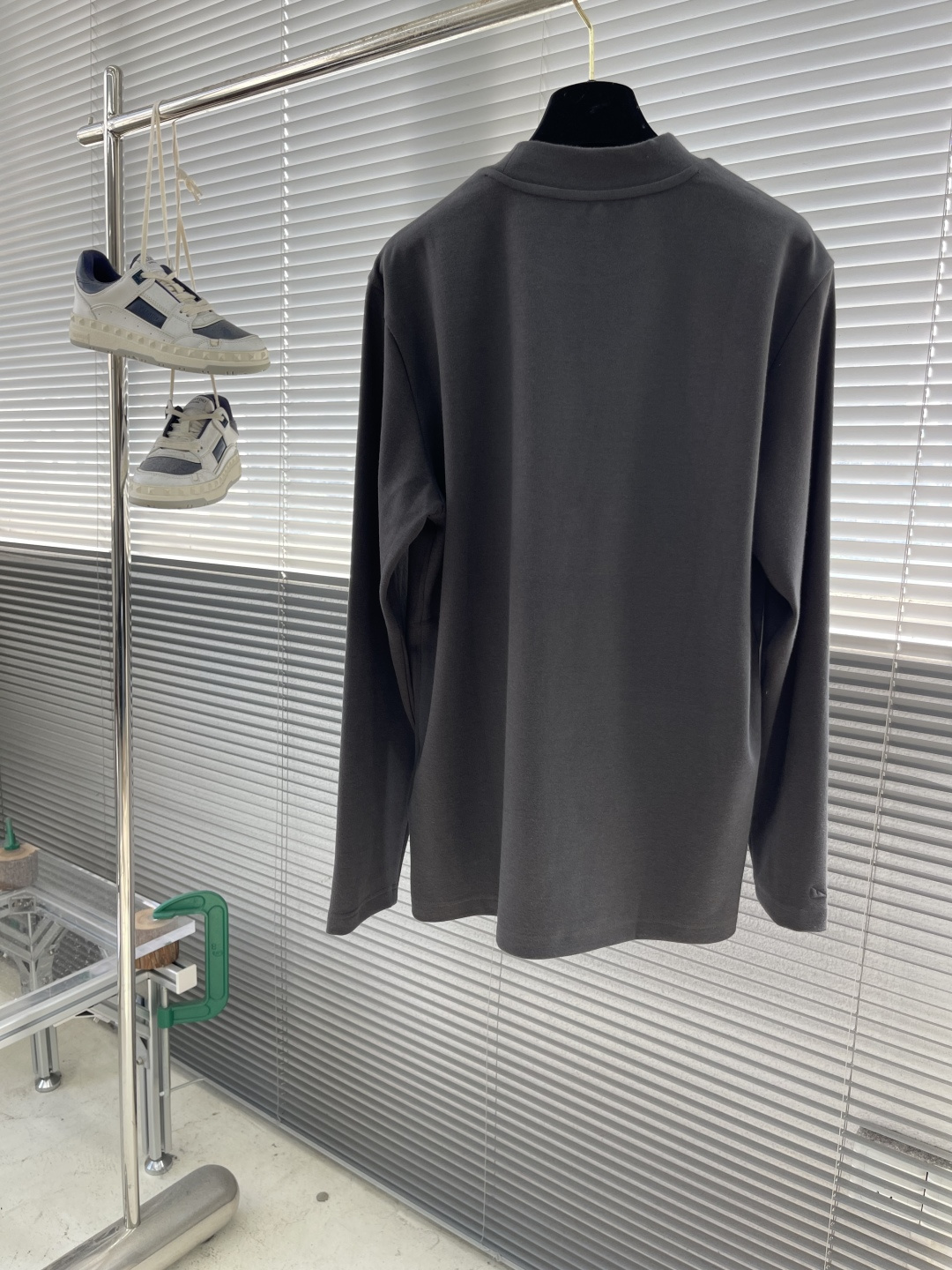 -FEND 2025秋冬系列长袖打底T码数：M-5XL 常规版型抗菌保暖棉。面料布面细腻，延展性强，光泽