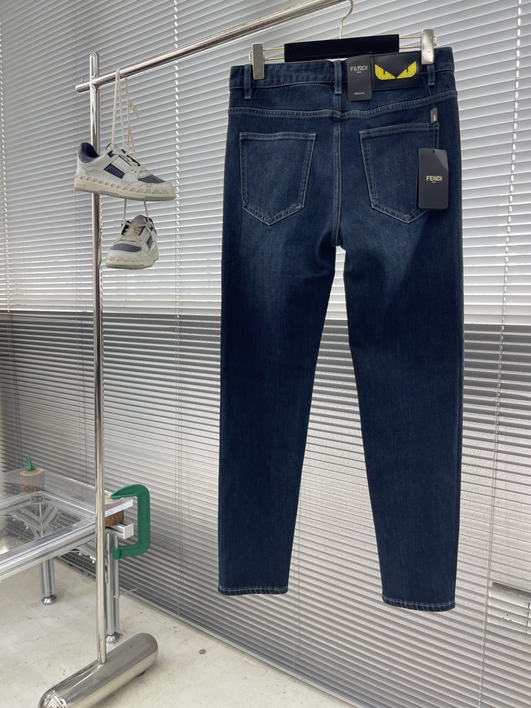 -FEND 秋冬新款上新，四季中厚❤️款 男士牛仔裤。进口原版水洗弹力面料，复杂的手工艺叠加，任何一个洗