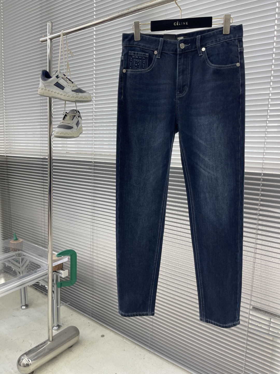 -FEND 秋冬新款上新，四季中厚❤️款 男士牛仔裤。进口原版水洗弹力面料，复杂的手工艺叠加，任何一个洗