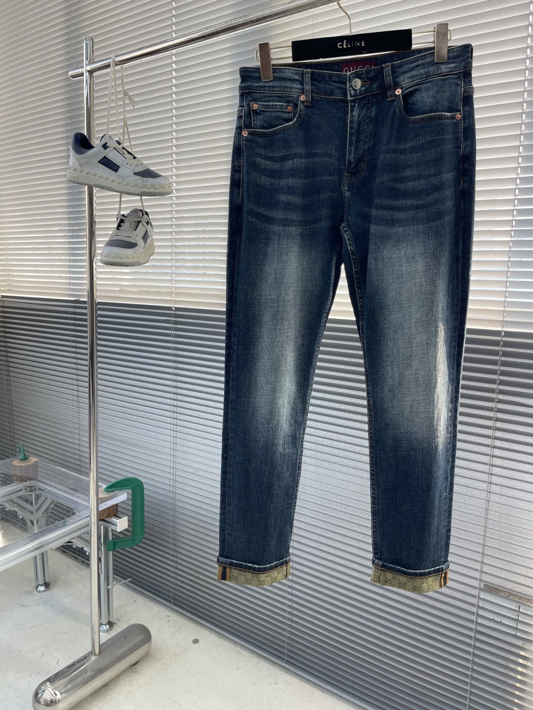 -GUCC 25秋冬男士裤角卷边logo丹宁牛仔裤，官宣画册海报穿搭款！ 客供高级进口的丹宁原色面料，特