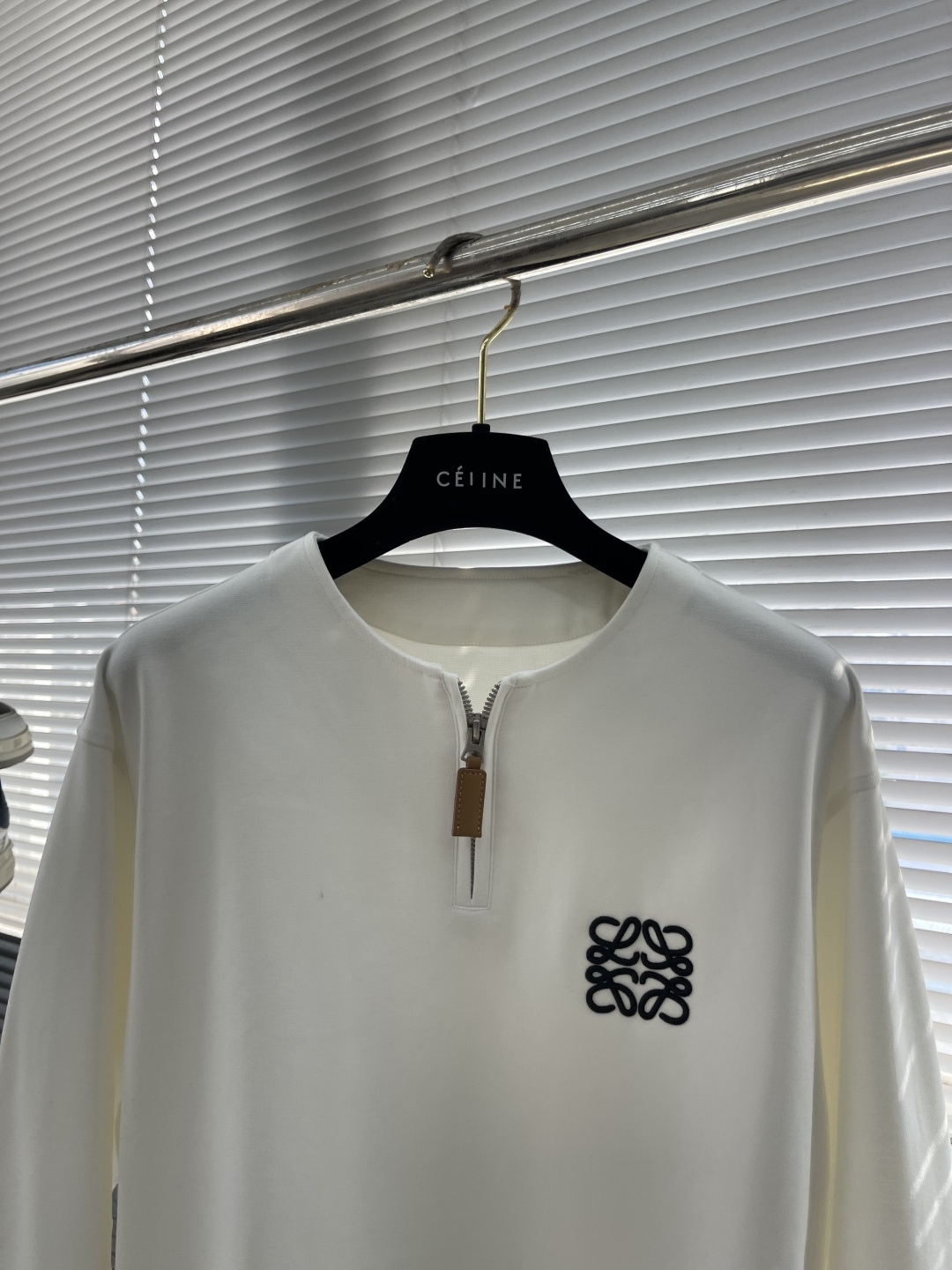 -LOEW 25fw新款秋冬打底卫衣，街头与户外的碰撞～～大家都知道这款卫衣采进口面料制成．采用进口专机