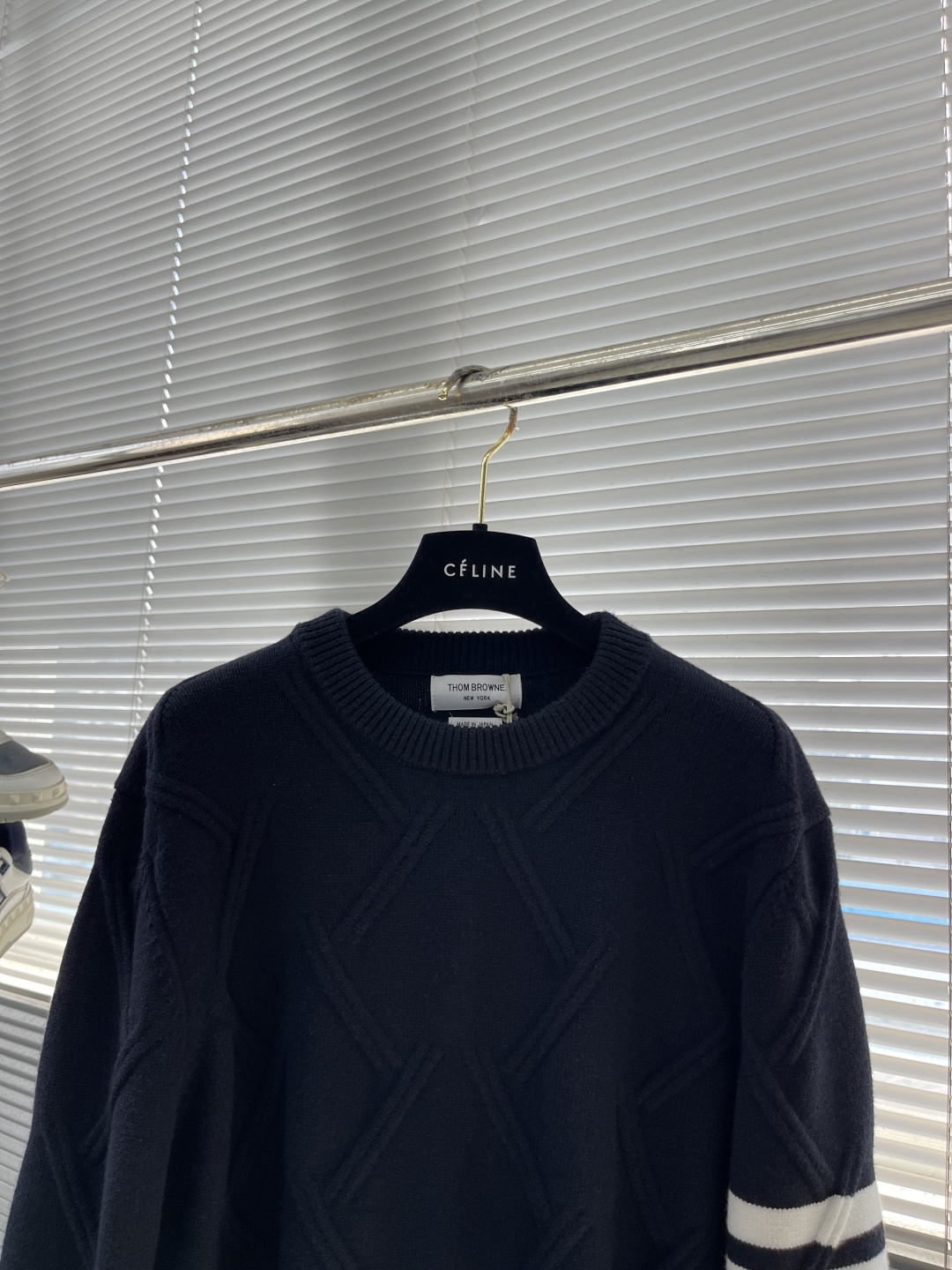 -TB 新款圆领菱形针织毛衣！经典四条纹袖口设计，菱形编织纹理立体有型，袖口白色条纹点缀，简约大气。面料