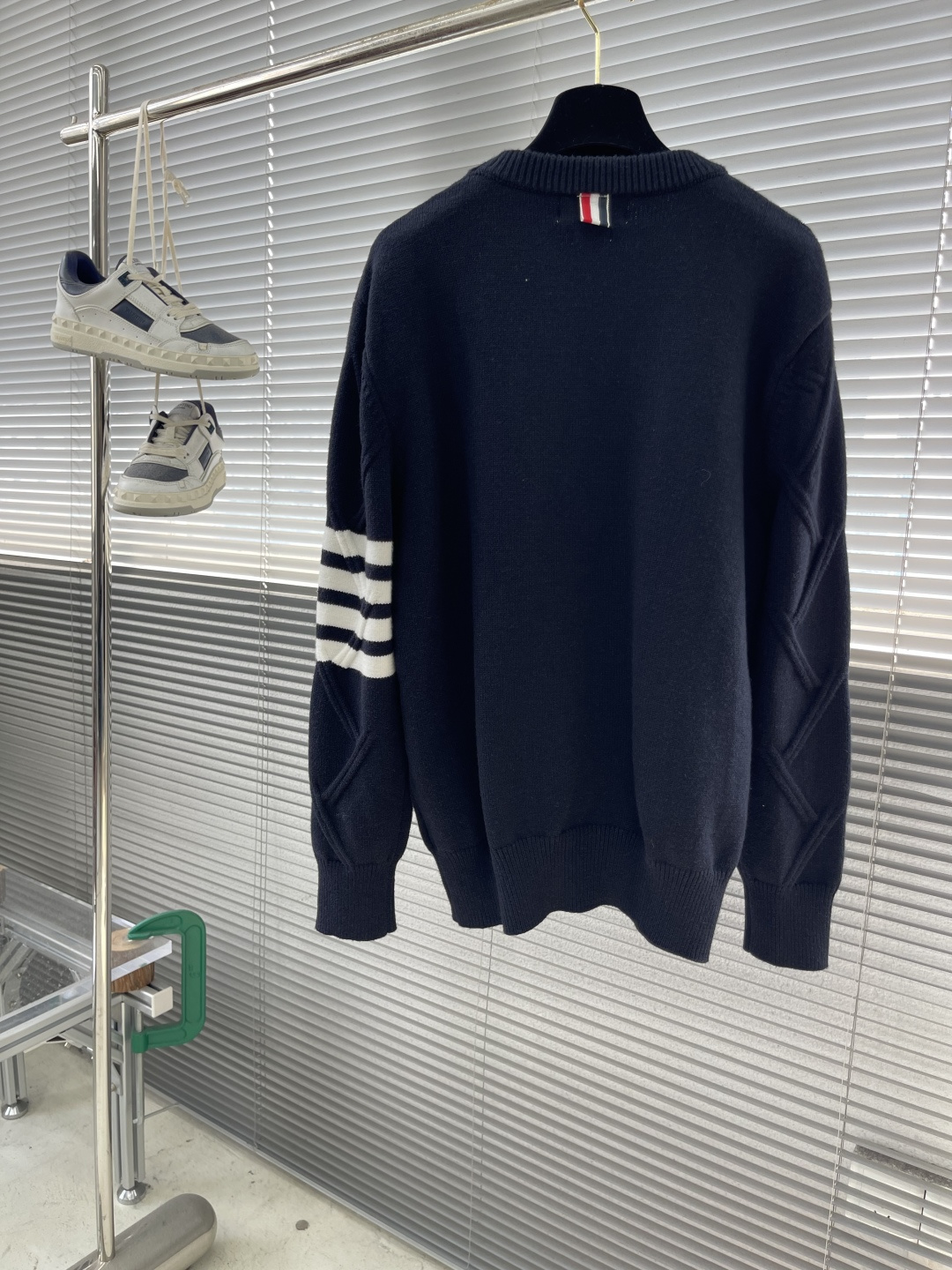 -TB 新款圆领菱形针织毛衣！经典四条纹袖口设计，菱形编织纹理立体有型，袖口白色条纹点缀，简约大气。面料