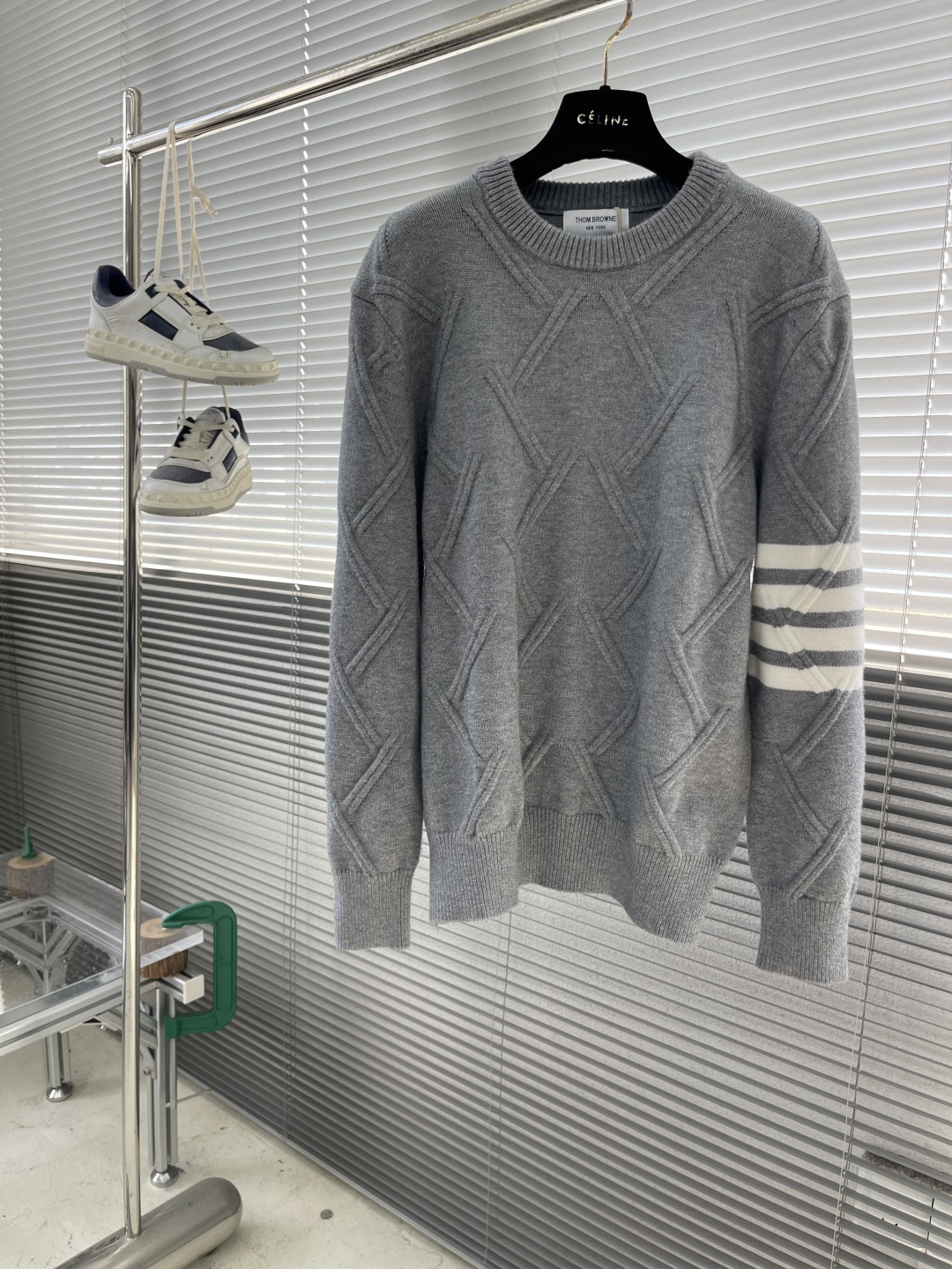 -TB 新款圆领菱形针织毛衣！经典四条纹袖口设计，菱形编织纹理立体有型，袖口白色条纹点缀，简约大气。面料