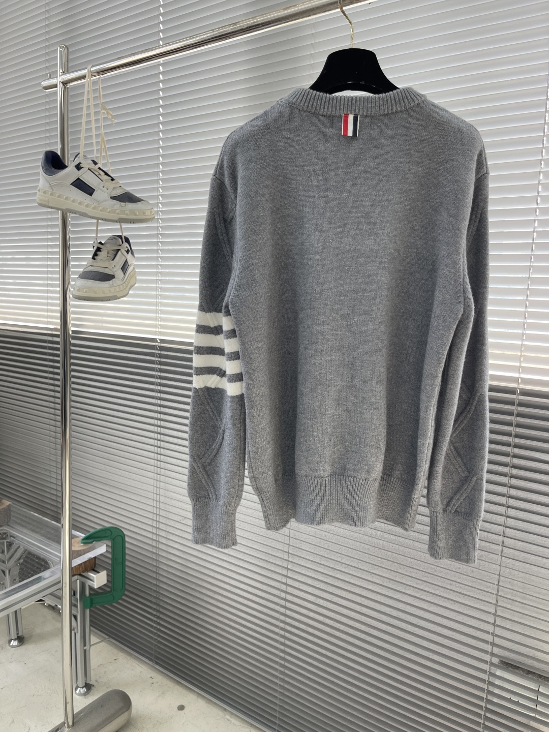 -TB 新款圆领菱形针织毛衣！经典四条纹袖口设计，菱形编织纹理立体有型，袖口白色条纹点缀，简约大气。面料