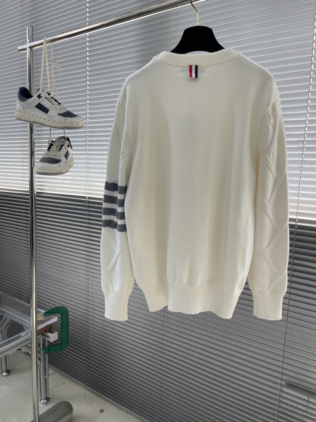 -TB 新款圆领菱形针织毛衣！经典四条纹袖口设计，菱形编织纹理立体有型，袖口白色条纹点缀，简约大气。面料