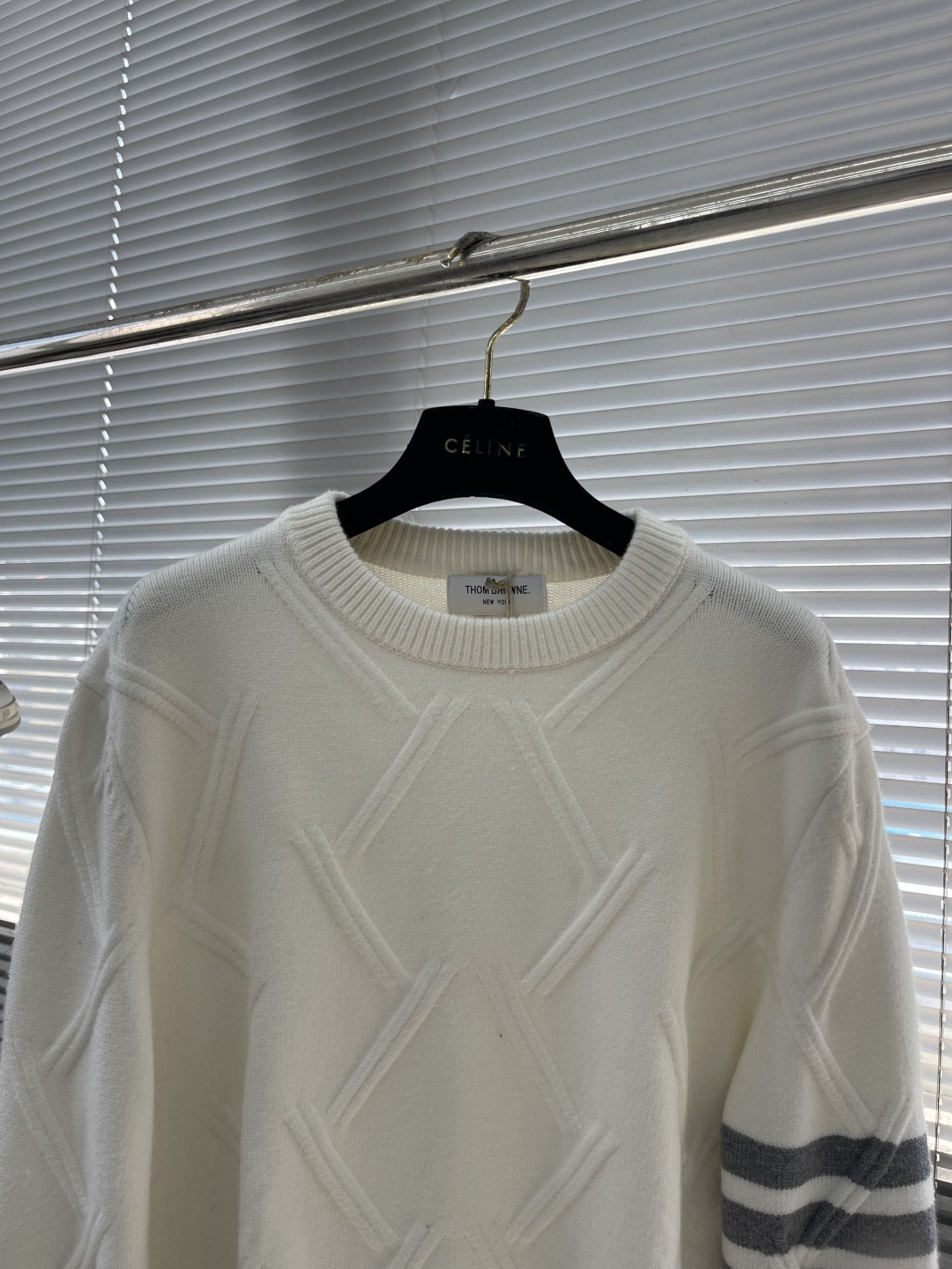 -TB 新款圆领菱形针织毛衣！经典四条纹袖口设计，菱形编织纹理立体有型，袖口白色条纹点缀，简约大气。面料