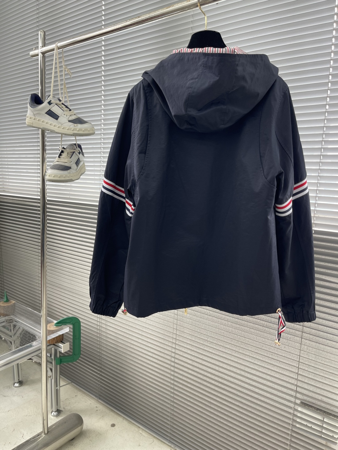 -TB 新款防水面料铰接连帽夹克！传承TB出位的剪裁和织带拼接设计！码数：1/2/3/4/5