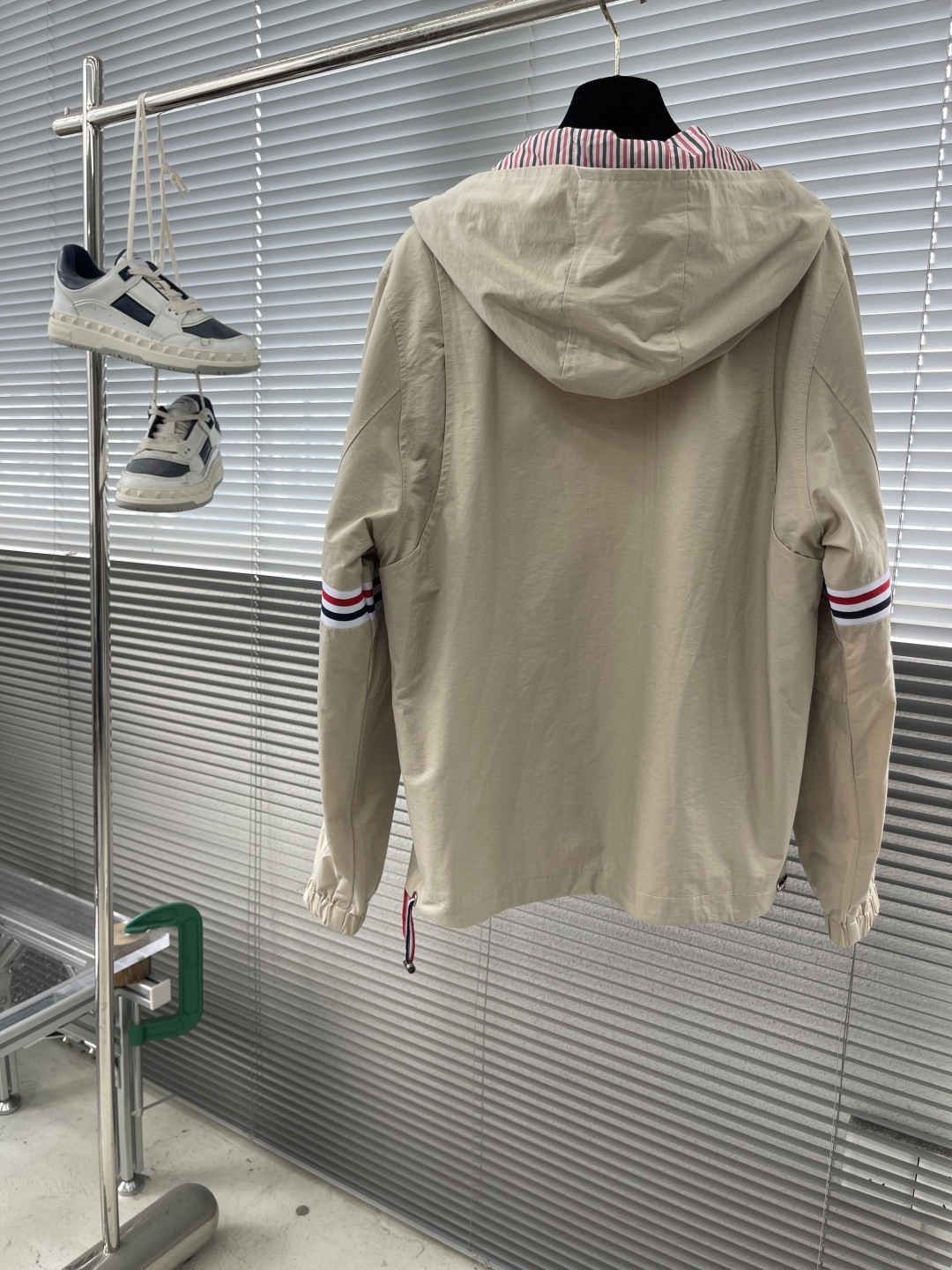 -TB 新款防水面料铰接连帽夹克！传承TB出位的剪裁和织带拼接设计！码数：1/2/3/4/5