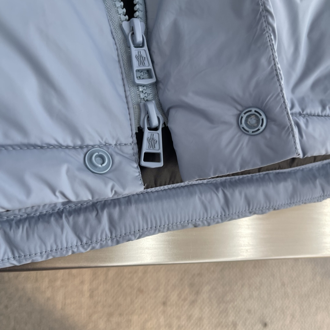 Moncler Women's Down Puffer Jacket Warm and Stylish Winter Coat 7 cmp i1757868310779 6558 0 3