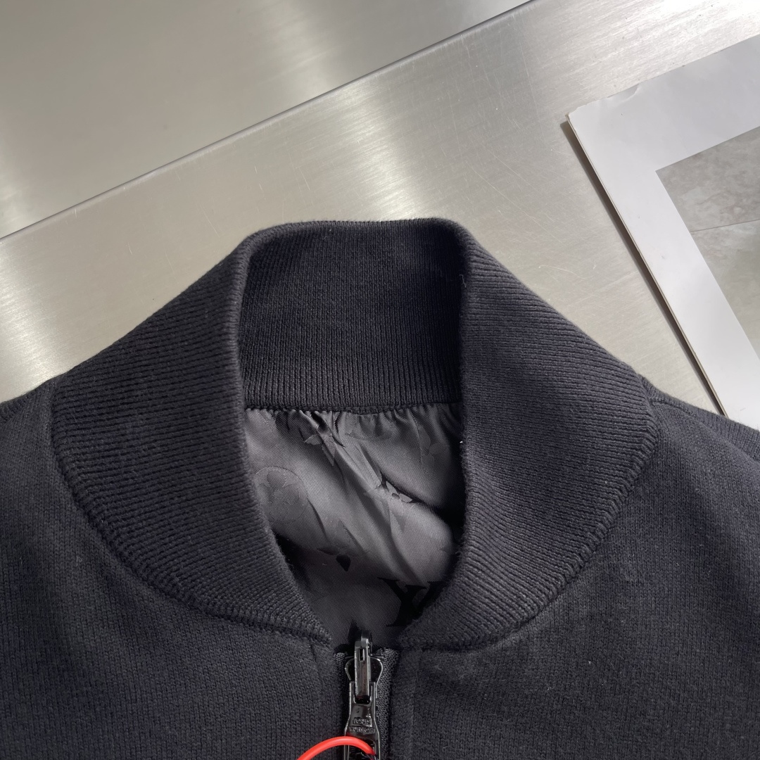 -驴牌 双面拉链夹克定制臻品锦纶幻彩提花锦以及棉羊密针绒 富有质感 色泽饱满 柔软细腻 双面魅力 一衣多