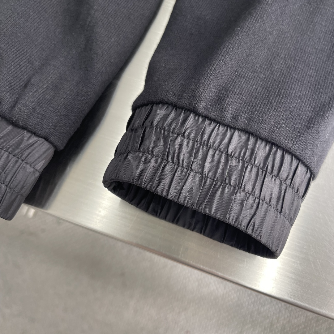 -驴牌 双面拉链夹克定制臻品锦纶幻彩提花锦以及棉羊密针绒 富有质感 色泽饱满 柔软细腻 双面魅力 一衣多