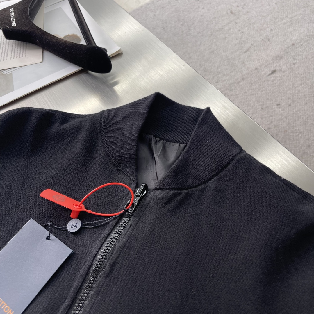 -驴牌 双面拉链夹克定制臻品锦纶幻彩提花锦以及棉羊密针绒 富有质感 色泽饱满 柔软细腻 双面魅力 一衣多