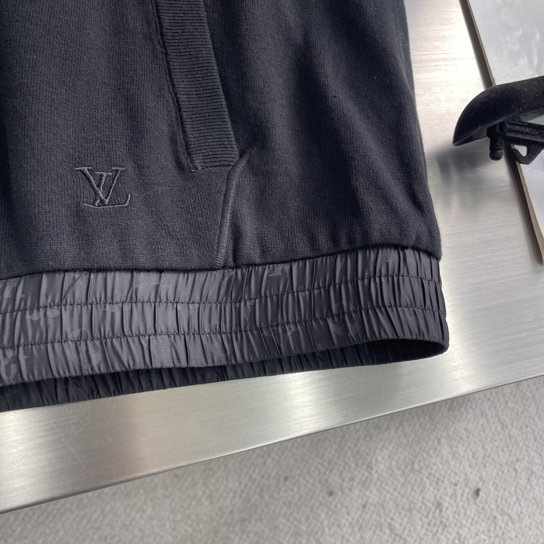 -驴牌 双面拉链夹克定制臻品锦纶幻彩提花锦以及棉羊密针绒 富有质感 色泽饱满 柔软细腻 双面魅力 一衣多