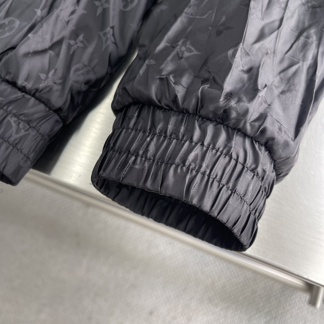 -驴牌 双面拉链夹克定制臻品锦纶幻彩提花锦以及棉羊密针绒 富有质感 色泽饱满 柔软细腻 双面魅力 一衣多