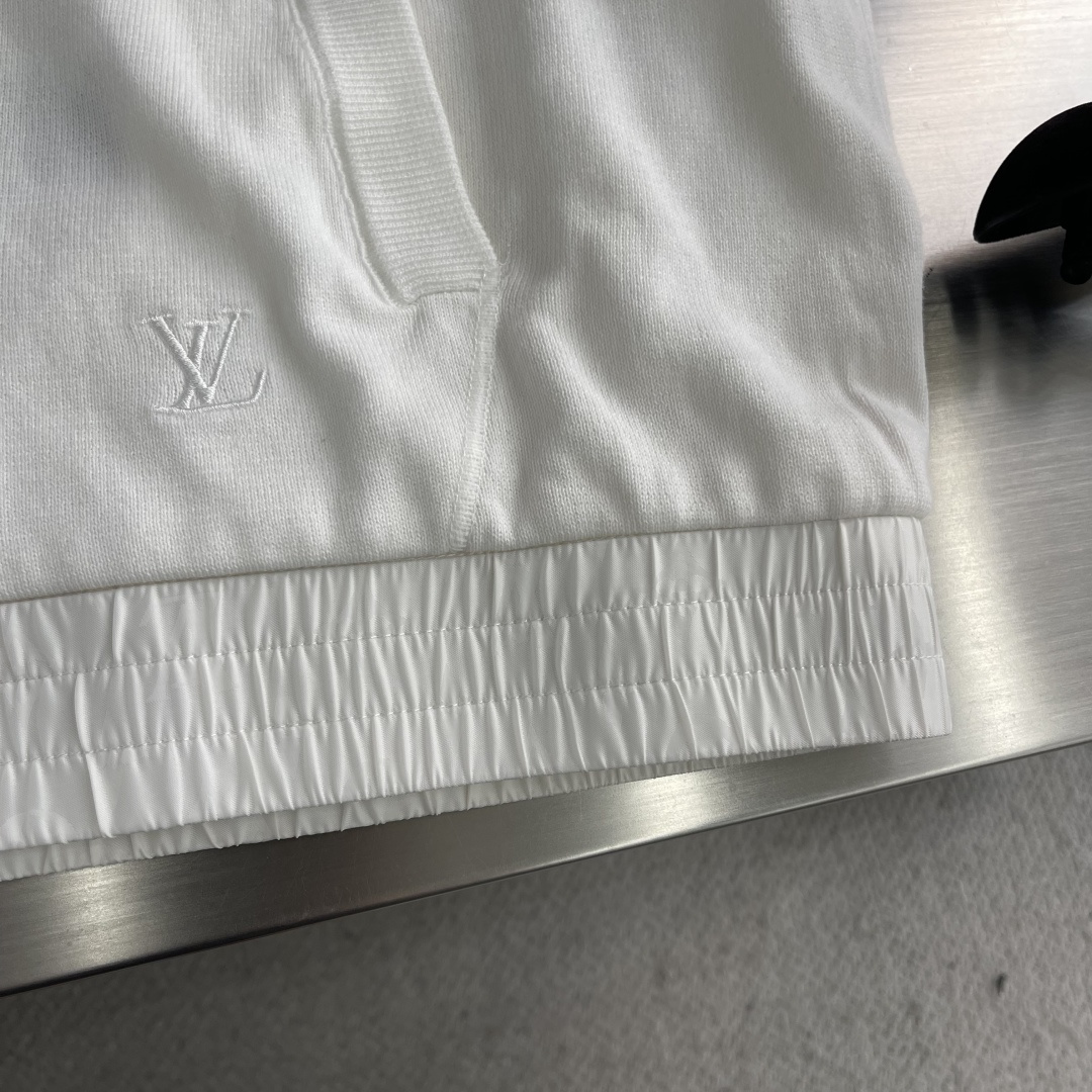 -驴牌 双面拉链夹克定制臻品锦纶幻彩提花锦以及棉羊密针绒 富有质感 色泽饱满 柔软细腻 双面魅力 一衣多