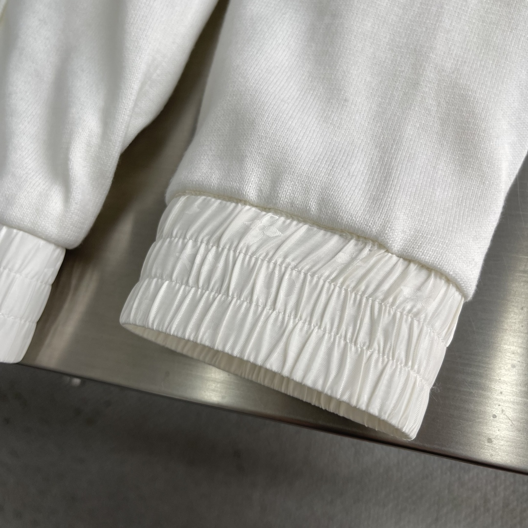 -驴牌 双面拉链夹克定制臻品锦纶幻彩提花锦以及棉羊密针绒 富有质感 色泽饱满 柔软细腻 双面魅力 一衣多