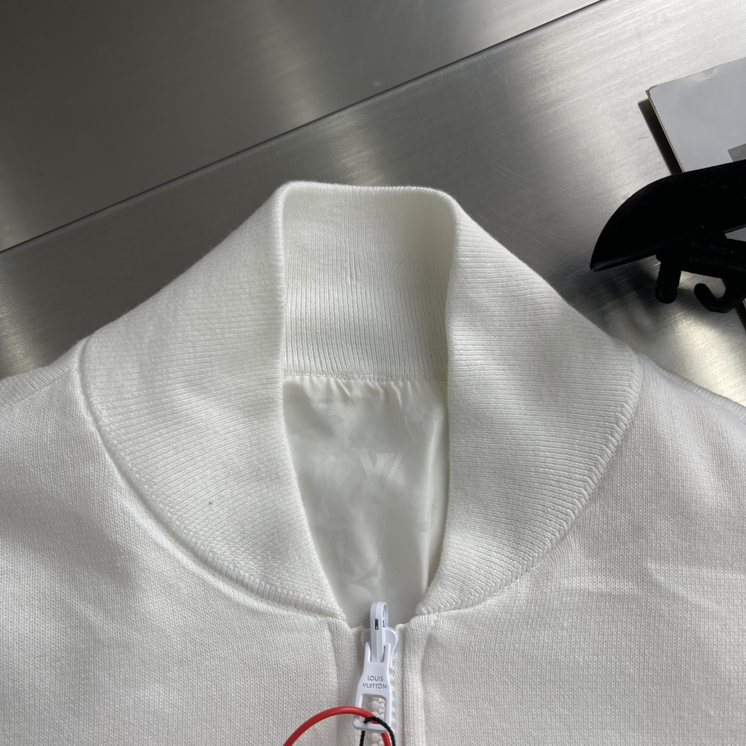 -驴牌 双面拉链夹克定制臻品锦纶幻彩提花锦以及棉羊密针绒 富有质感 色泽饱满 柔软细腻 双面魅力 一衣多