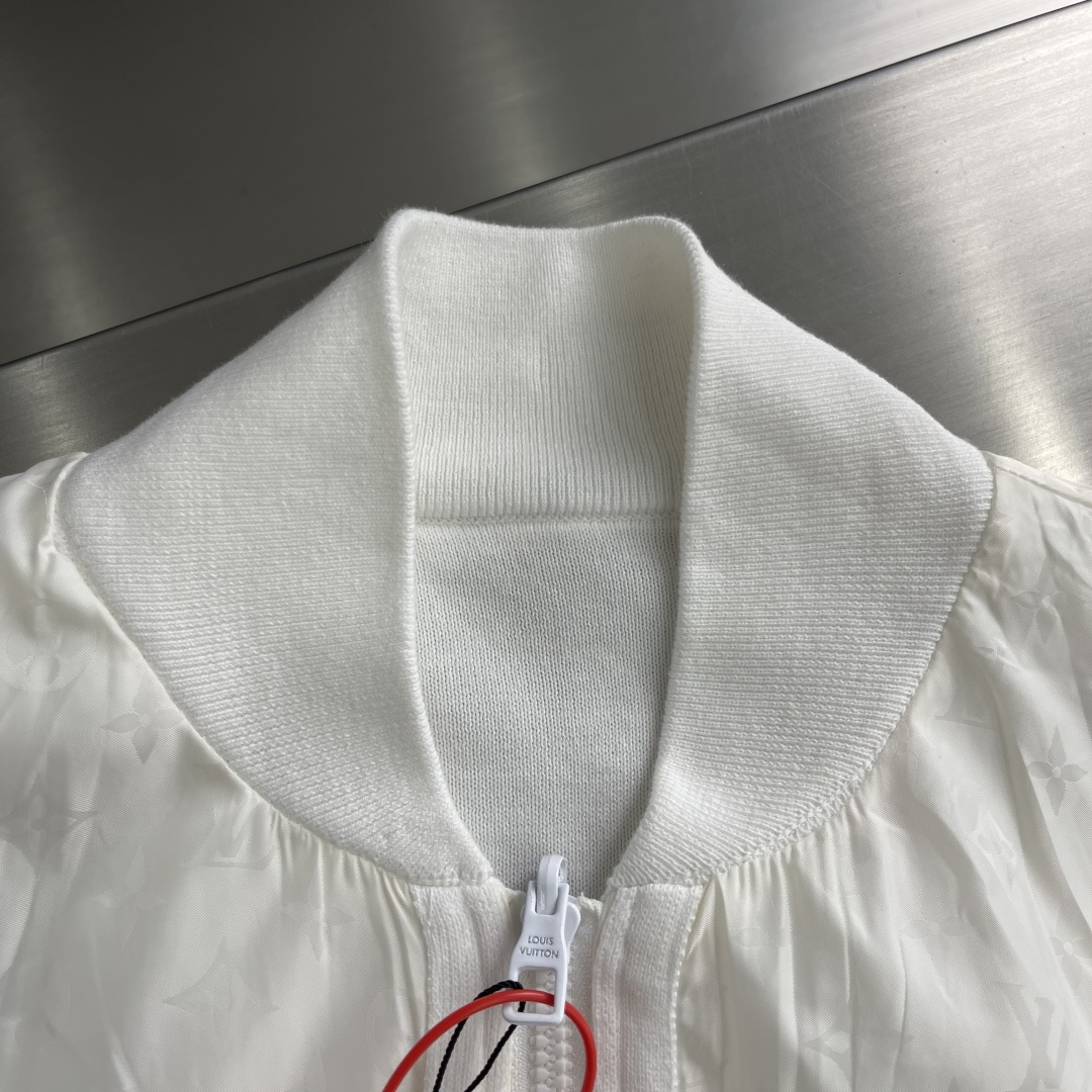 -驴牌 双面拉链夹克定制臻品锦纶幻彩提花锦以及棉羊密针绒 富有质感 色泽饱满 柔软细腻 双面魅力 一衣多