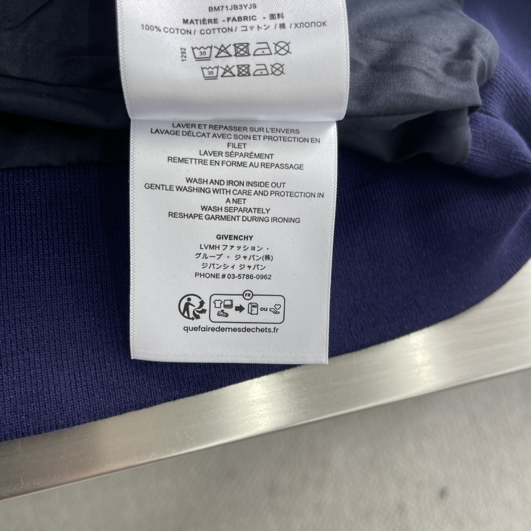 -GVC Paris 贴布绣卫衣定制定染丝光缎面卫衣织物 细腻柔软 如丝绸般细腻 以皇家蓝缎面为基调 在