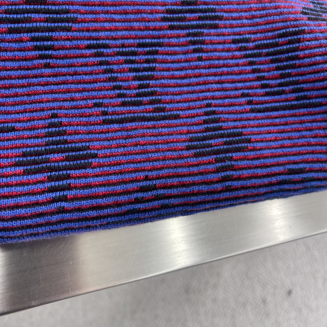 -驴牌 渐变提花开衫定染定织幻彩云絮棉绒料 色泽饱满 细腻柔软 将色彩哲学推向极致艺术 标志性Monog