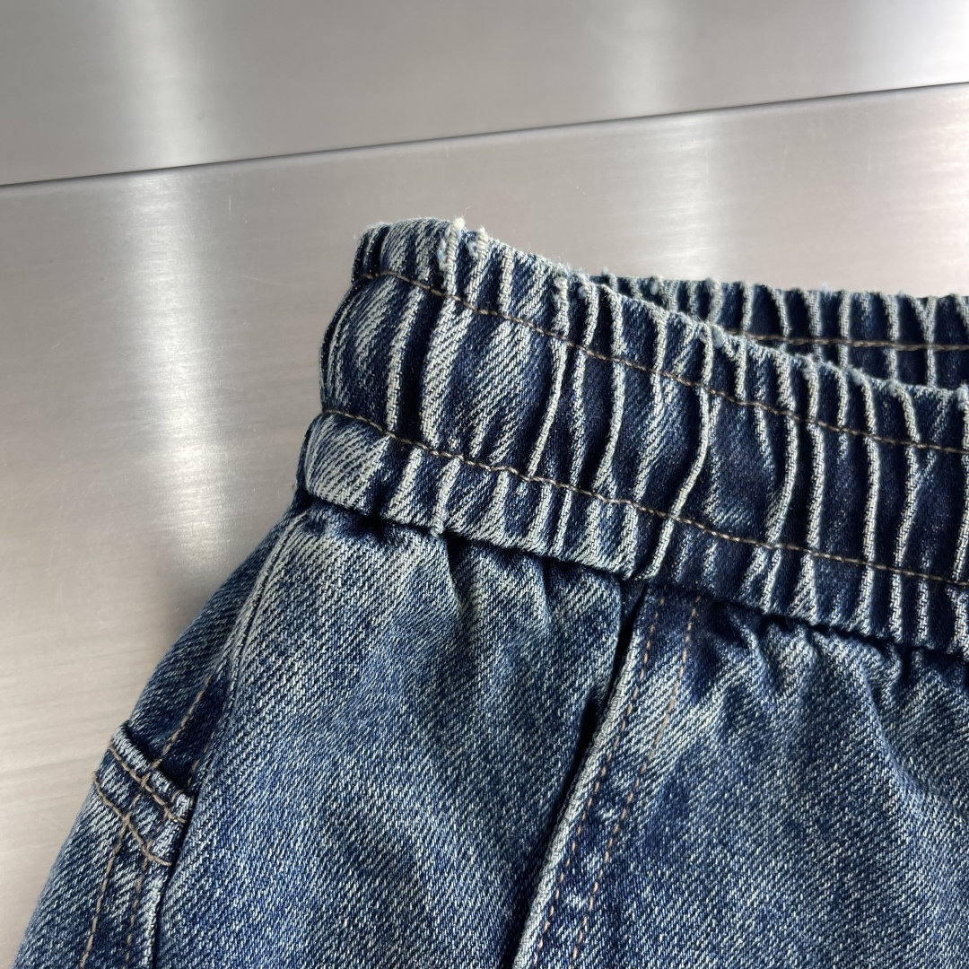 -MM6 马吉拉 25FW秋冬新款情侣牛仔裤 上身版型真的绝了水洗棉面料超柔软 上身巨舒服包容性好✔️后