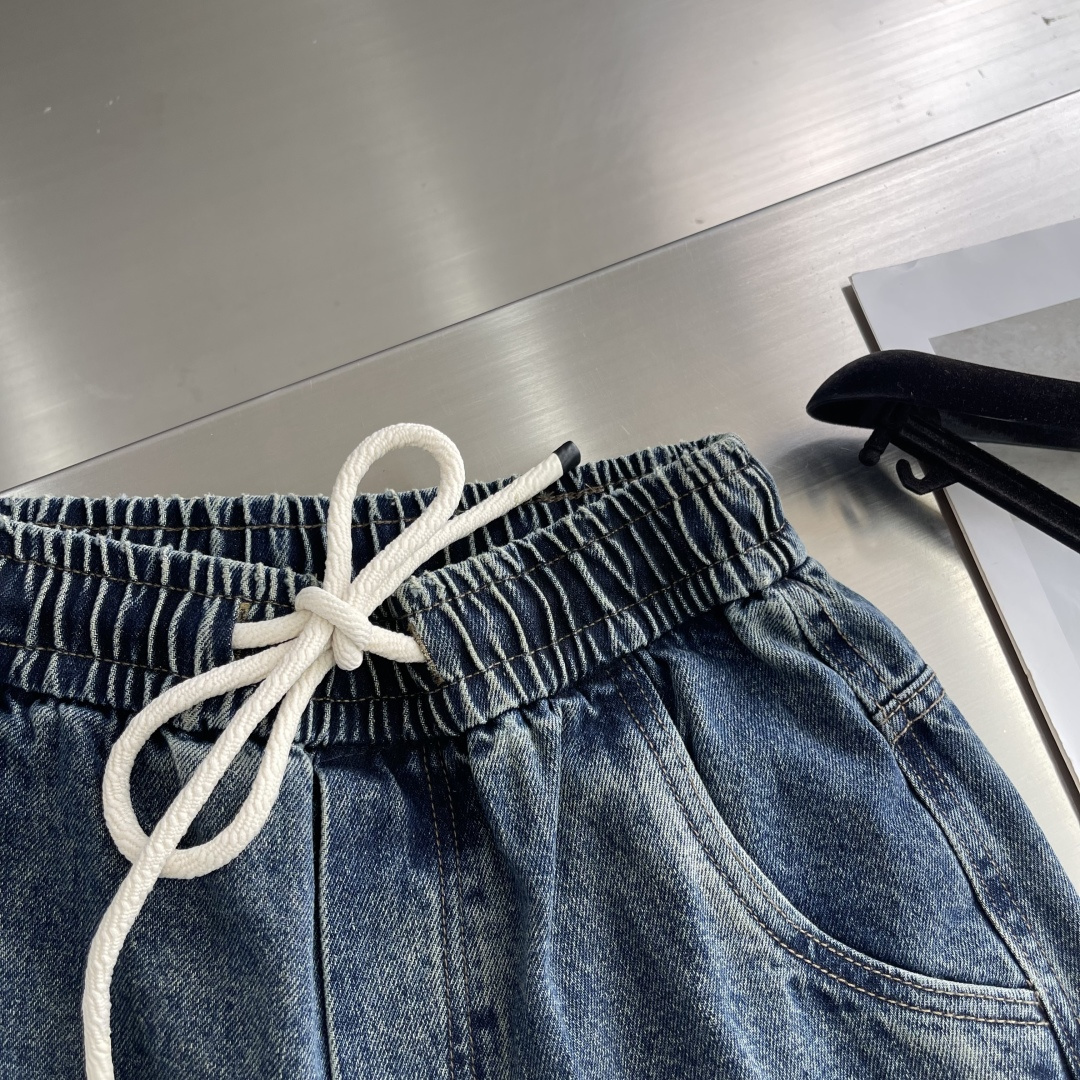 -MM6 马吉拉 25FW秋冬新款情侣牛仔裤 上身版型真的绝了水洗棉面料超柔软 上身巨舒服包容性好✔️后