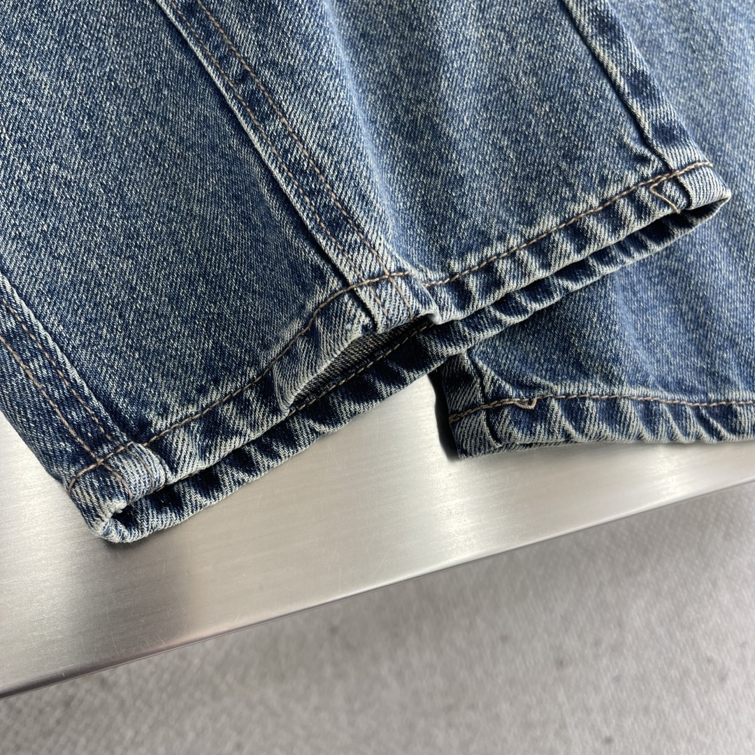 -MM6 马吉拉 25FW秋冬新款情侣牛仔裤 上身版型真的绝了水洗棉面料超柔软 上身巨舒服包容性好✔️后