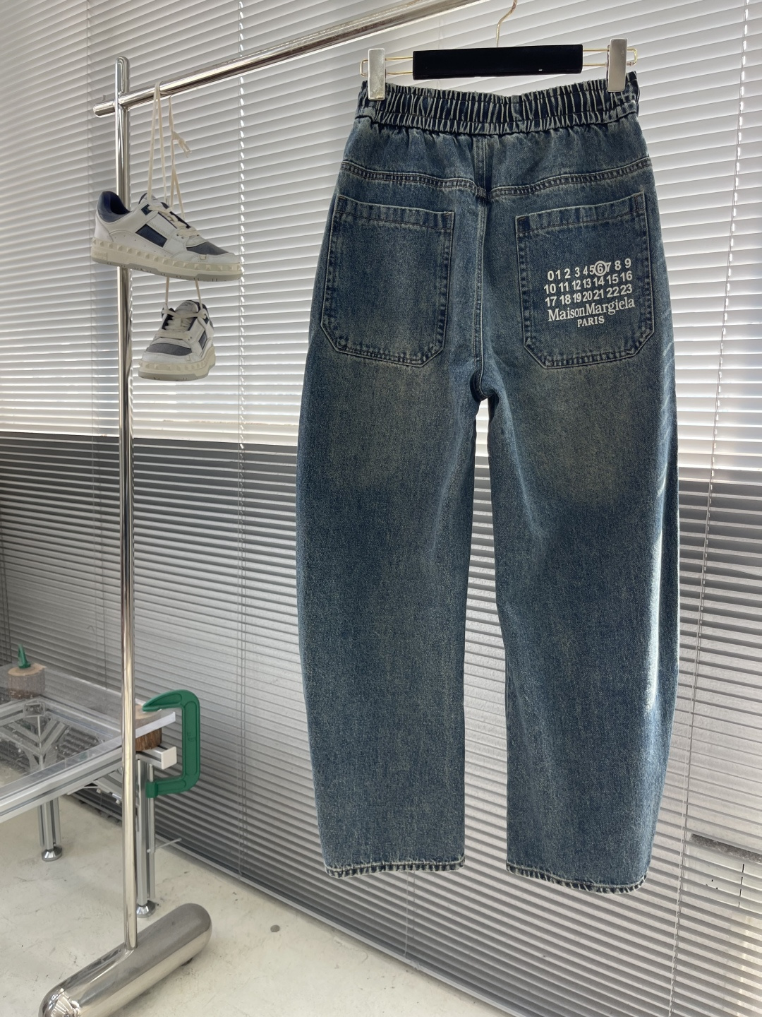 -MM6 马吉拉 25FW秋冬新款情侣牛仔裤 上身版型真的绝了水洗棉面料超柔软 上身巨舒服包容性好✔️后