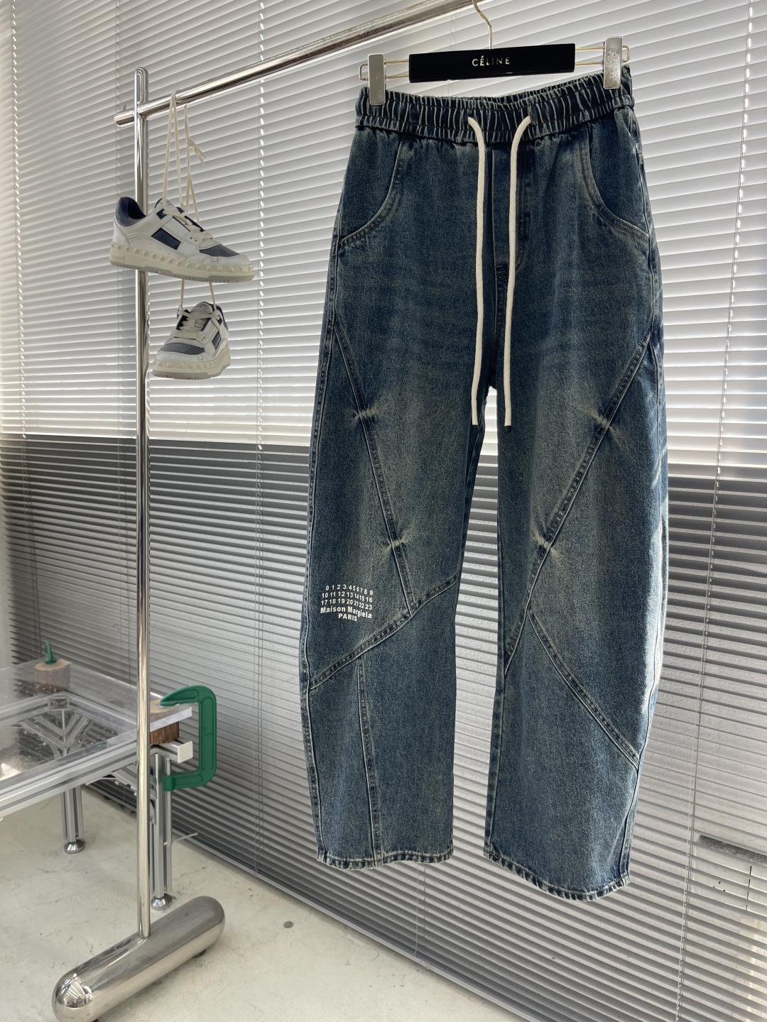 -MM6 马吉拉 25FW秋冬新款情侣牛仔裤 上身版型真的绝了水洗棉面料超柔软 上身巨舒服包容性好✔️后