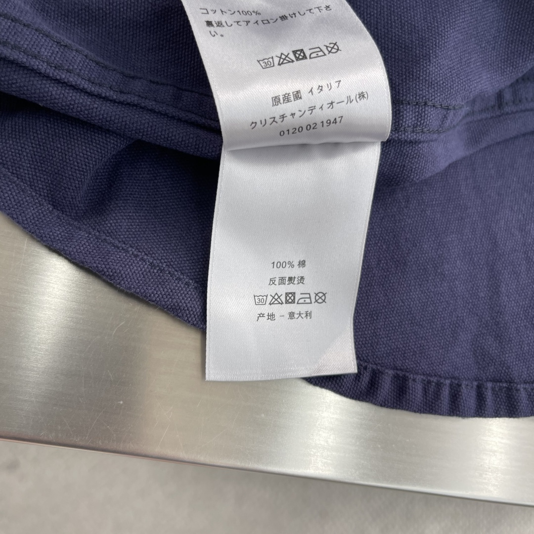 -Dio 联名刺绣衬衫定制定染灰蓝古法纯棉料 质感卓越 舒适贴肤 灰蓝之境 以色温重构速度美学 来自 D