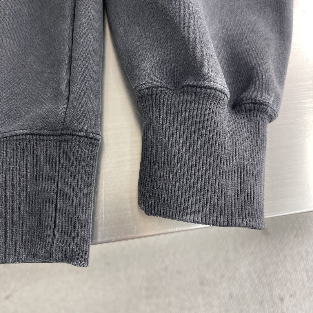 -Balenciag 双B多标识‼️帽领卫衣精选400克复古做旧水洗棉，面料经过特殊处理，呈现出自然的褪