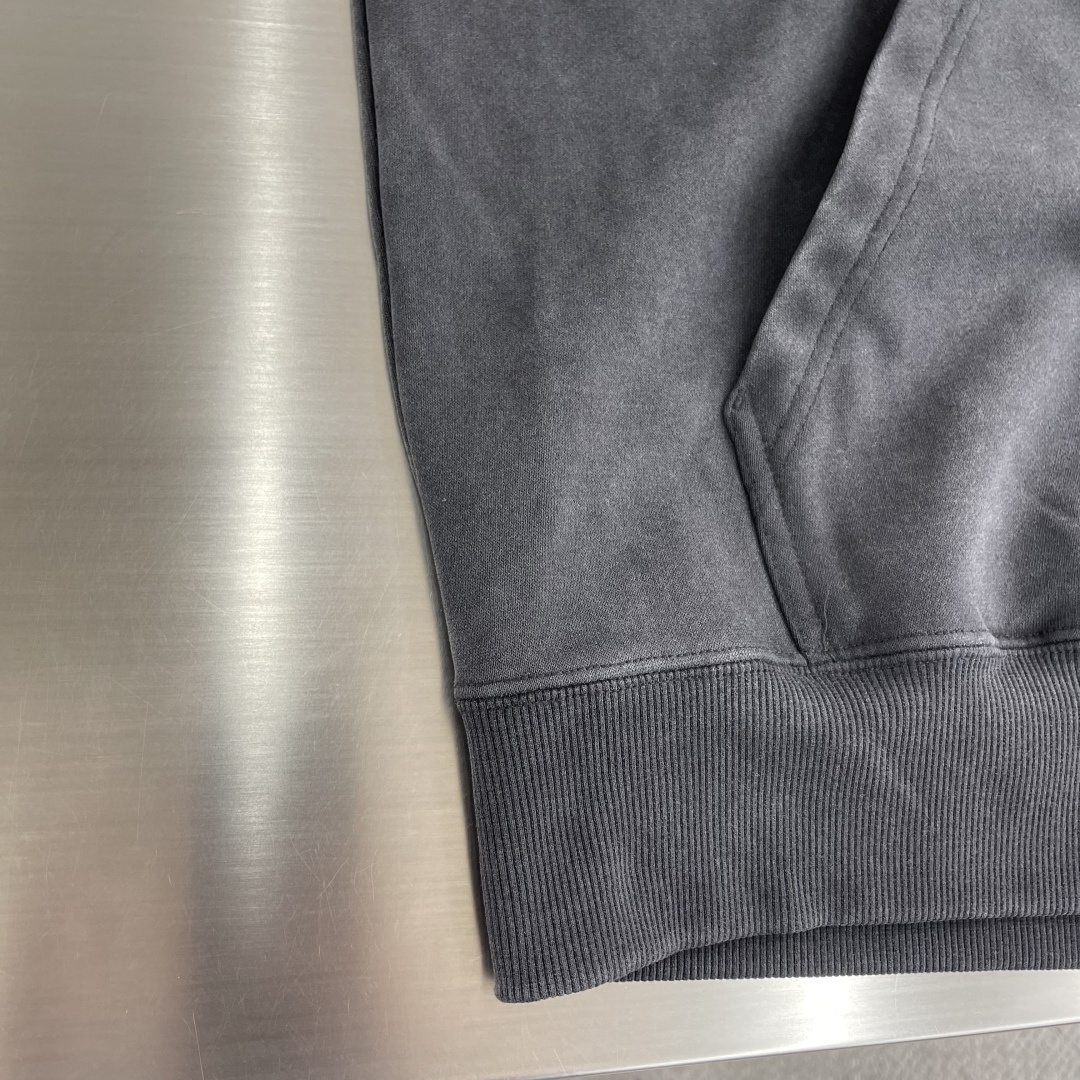 -Balenciag 双B多标识‼️帽领卫衣精选400克复古做旧水洗棉，面料经过特殊处理，呈现出自然的褪