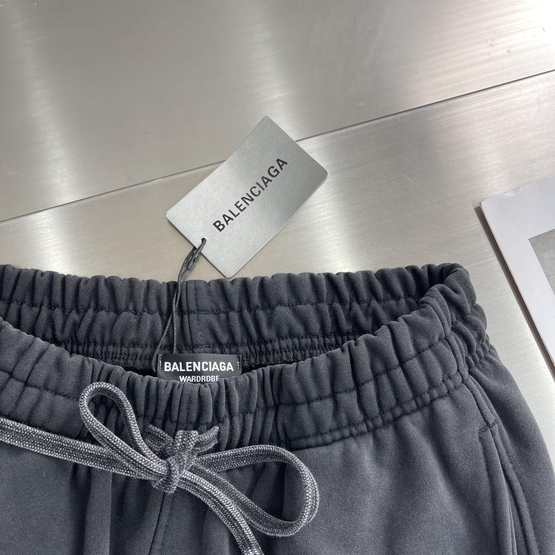 -Balenciag 双B系列‼️直筒卫裤精选400克复古做旧水洗棉，面料经过特殊处理，呈现出自然的褪色